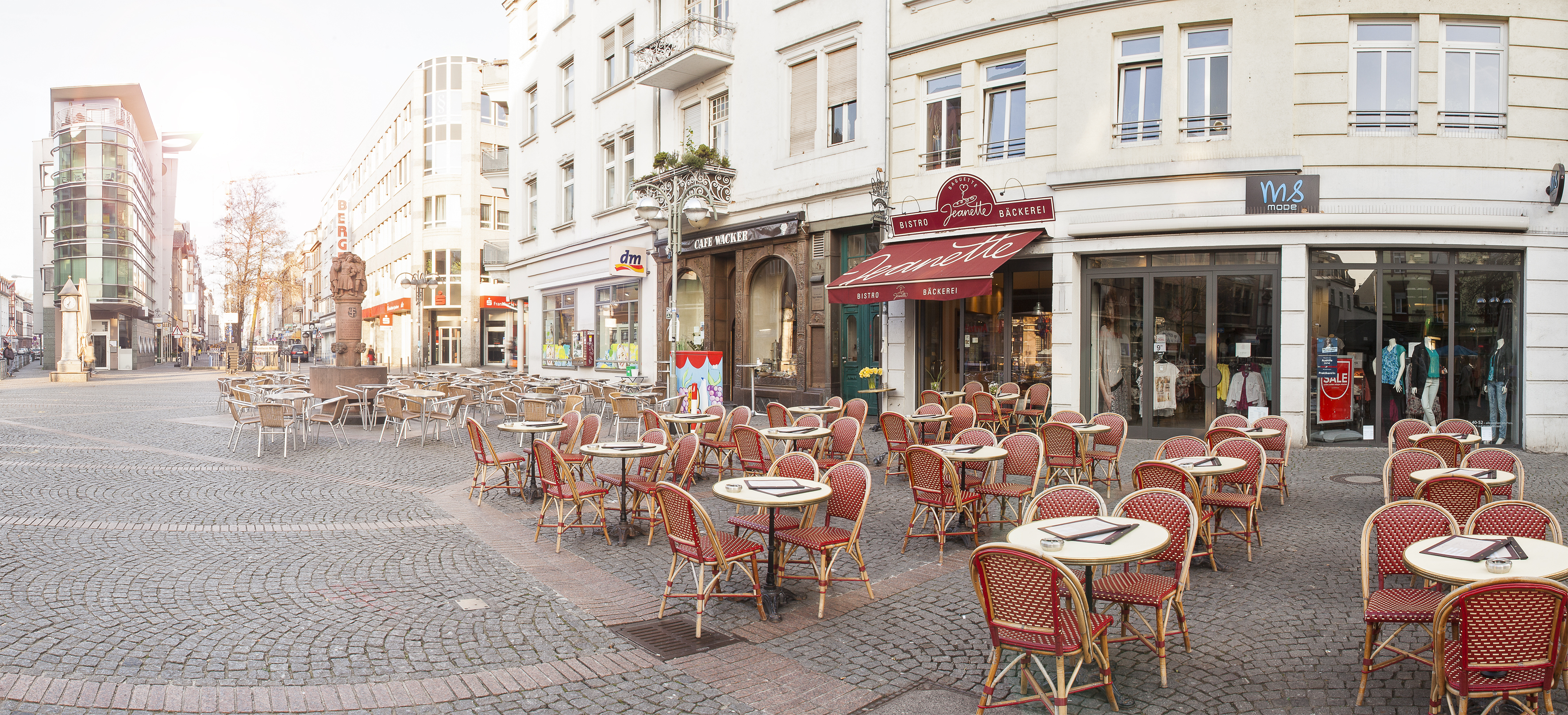 Bistro Bäckerei Bornheim - Terrasse beim Uhrtümmschen Platz