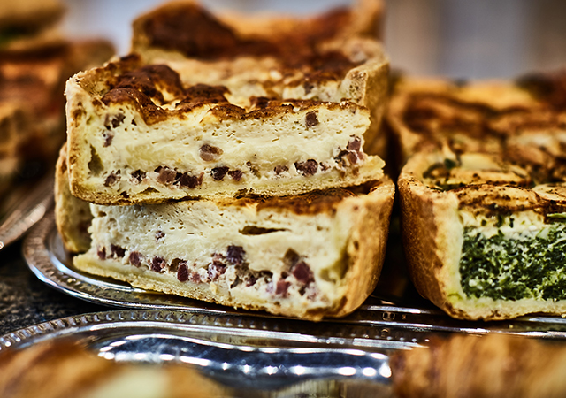 Croissant-Sandwiches, Baguette-Sandwiches, Quiches mit Gemüse, Ziegenkäse und Spinat oder Lorraine - bei Baguette Jeannette